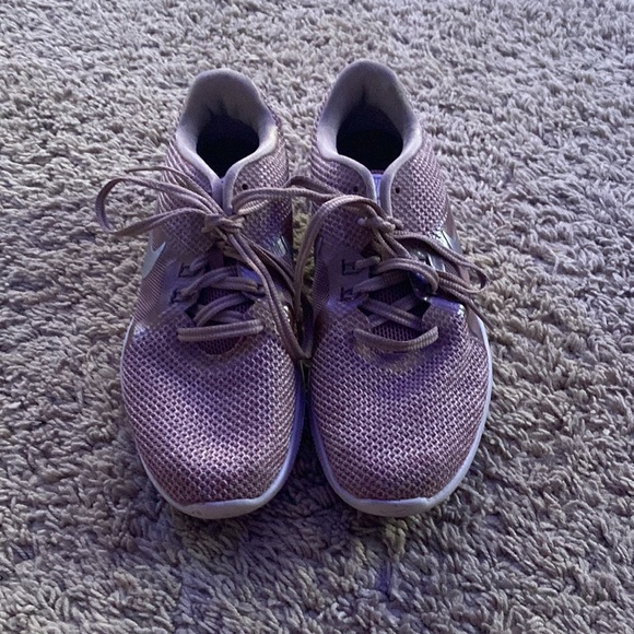 womens nikes - Picture 2 of 2